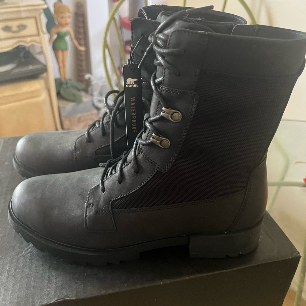 Sorel Emelie II Lace Up Waterproof Boot - NWT Size 9